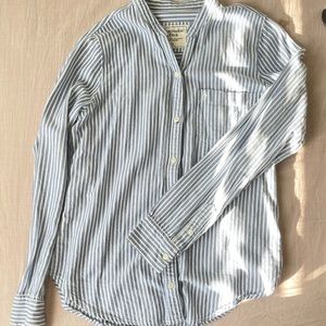 A&F signature oxford blue and white striped shirt
